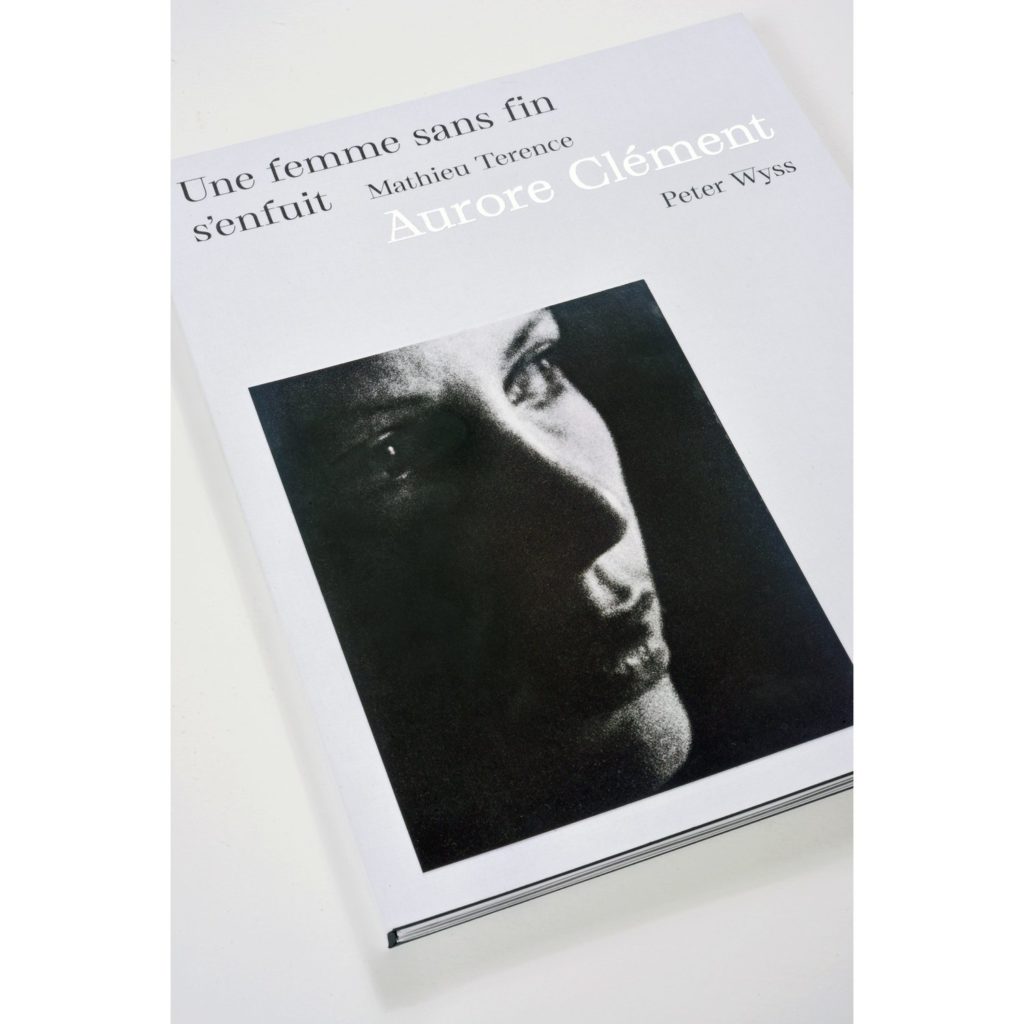 Une femme sans fin s’enfuit